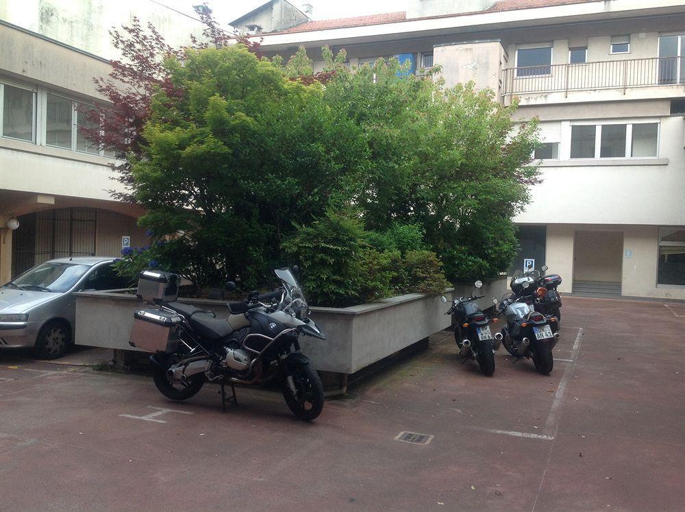 Augustus Hotel Biella Exterior photo