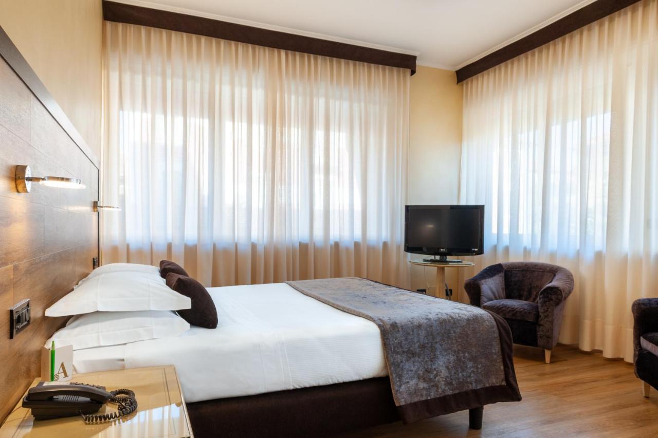 Augustus Hotel Biella Exterior photo