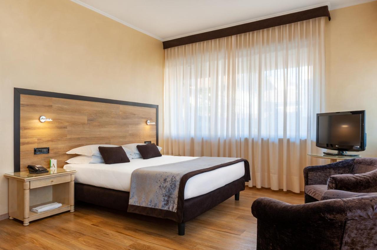 Augustus Hotel Biella Exterior photo