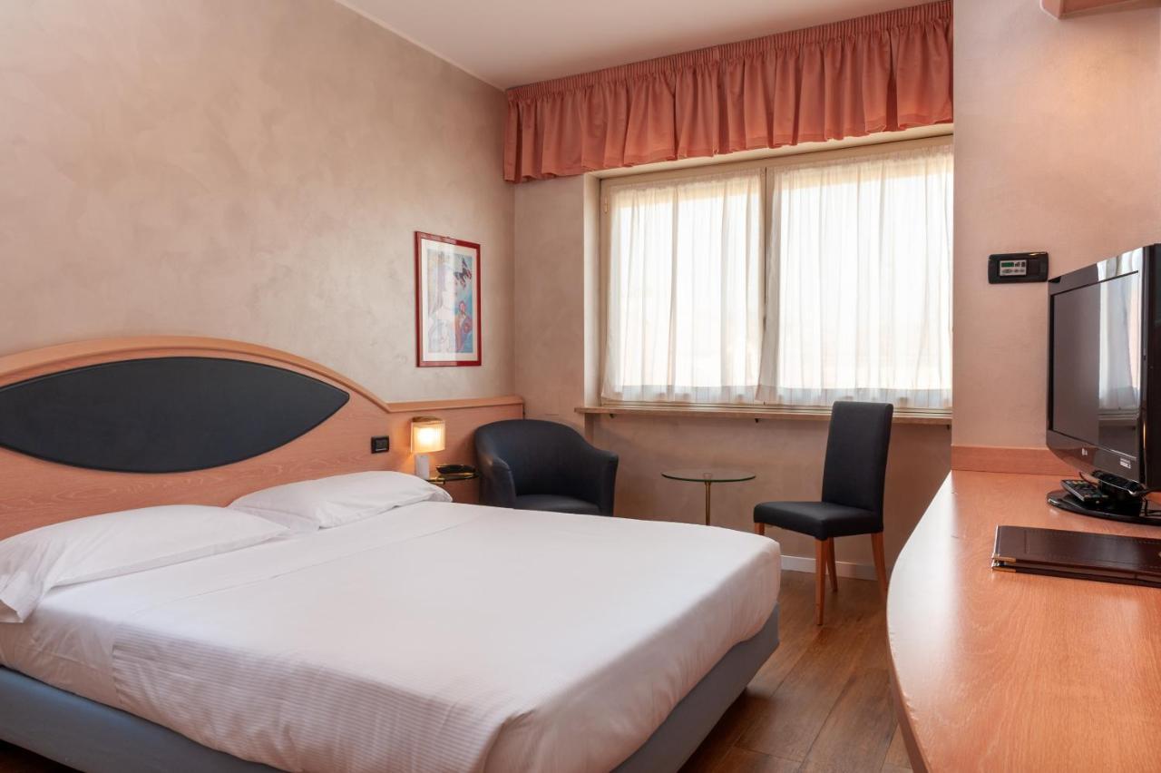 Augustus Hotel Biella Exterior photo