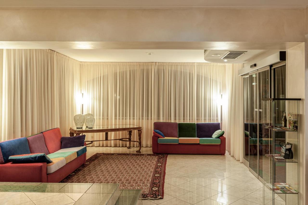 Augustus Hotel Biella Exterior photo
